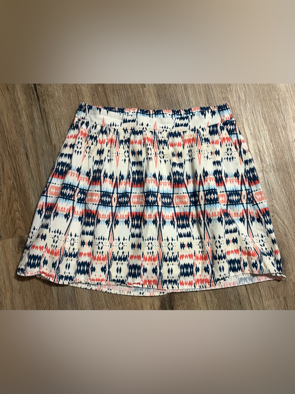 Old Navy - Cream Navy and Coral Printed Skater Skirt - Size Small